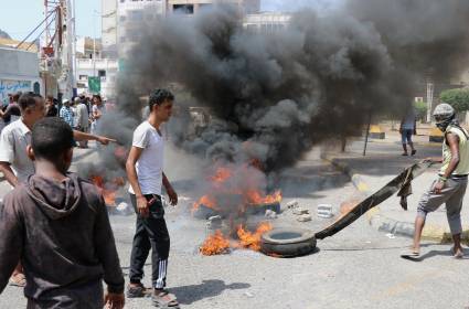 جنوب اليمن: مناطق نزاع، انهيار العملة وتفلت أمني ينذر بحرب أهلية